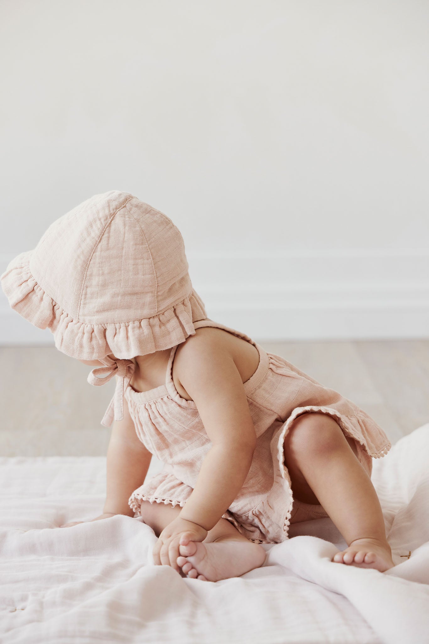 Load image into Gallery viewer, Organic Cotton Muslin Phillipa Hat - Dusky Rose
