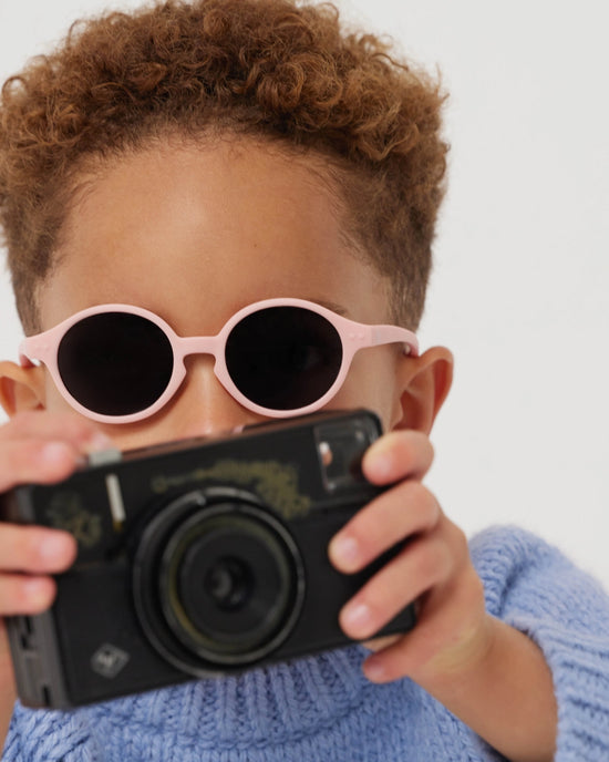 Load image into Gallery viewer, IZIPIZI Kids Sunglasses - Pastel Pink
