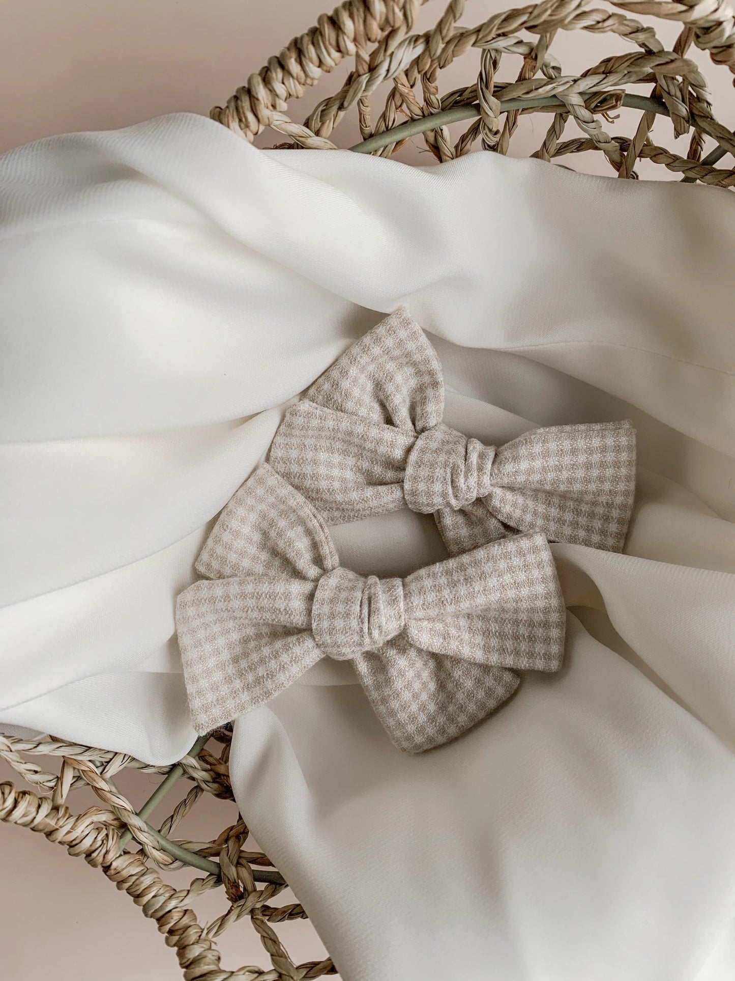 Load image into Gallery viewer, Sand gingham bow headband
