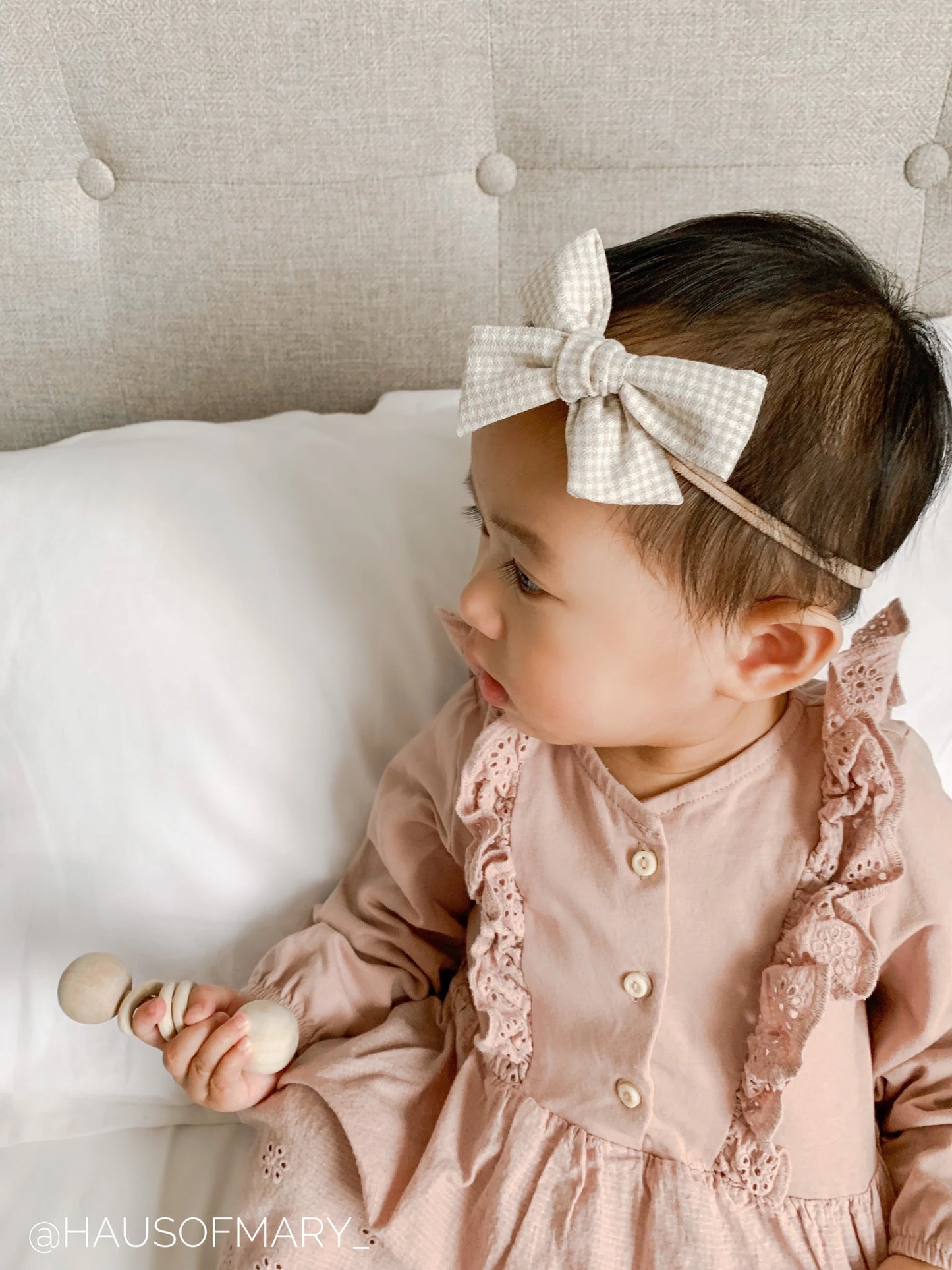 Load image into Gallery viewer, Sand gingham bow headband
